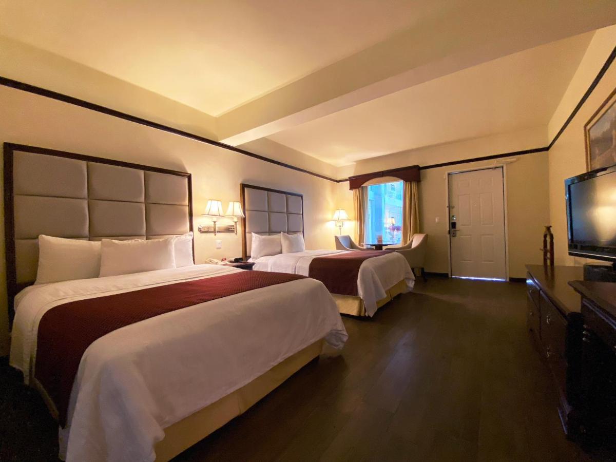 Hotel Safi Royal Luxury Centro Monterrey Exterior foto A room at the hotel