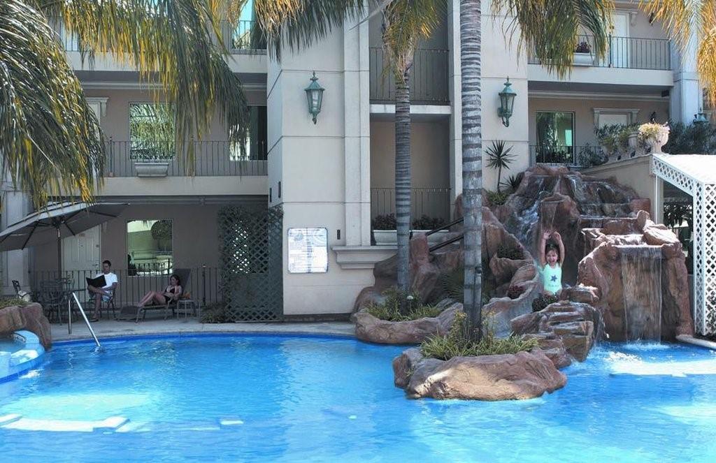 Hotel Safi Royal Luxury Centro Monterrey Einrichtungen foto The pool at the hotel