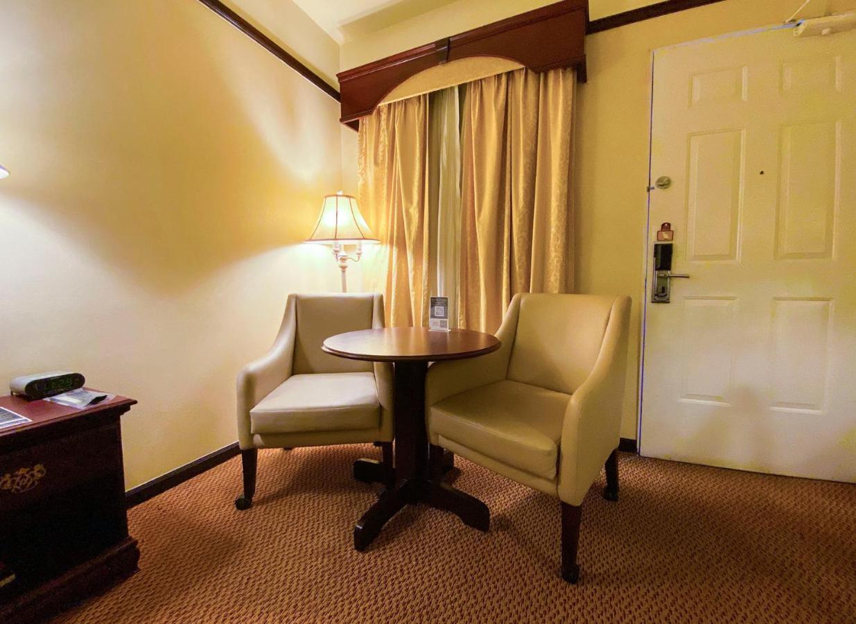 Hotel Safi Royal Luxury Centro Monterrey Exterior foto A room at the hotel
