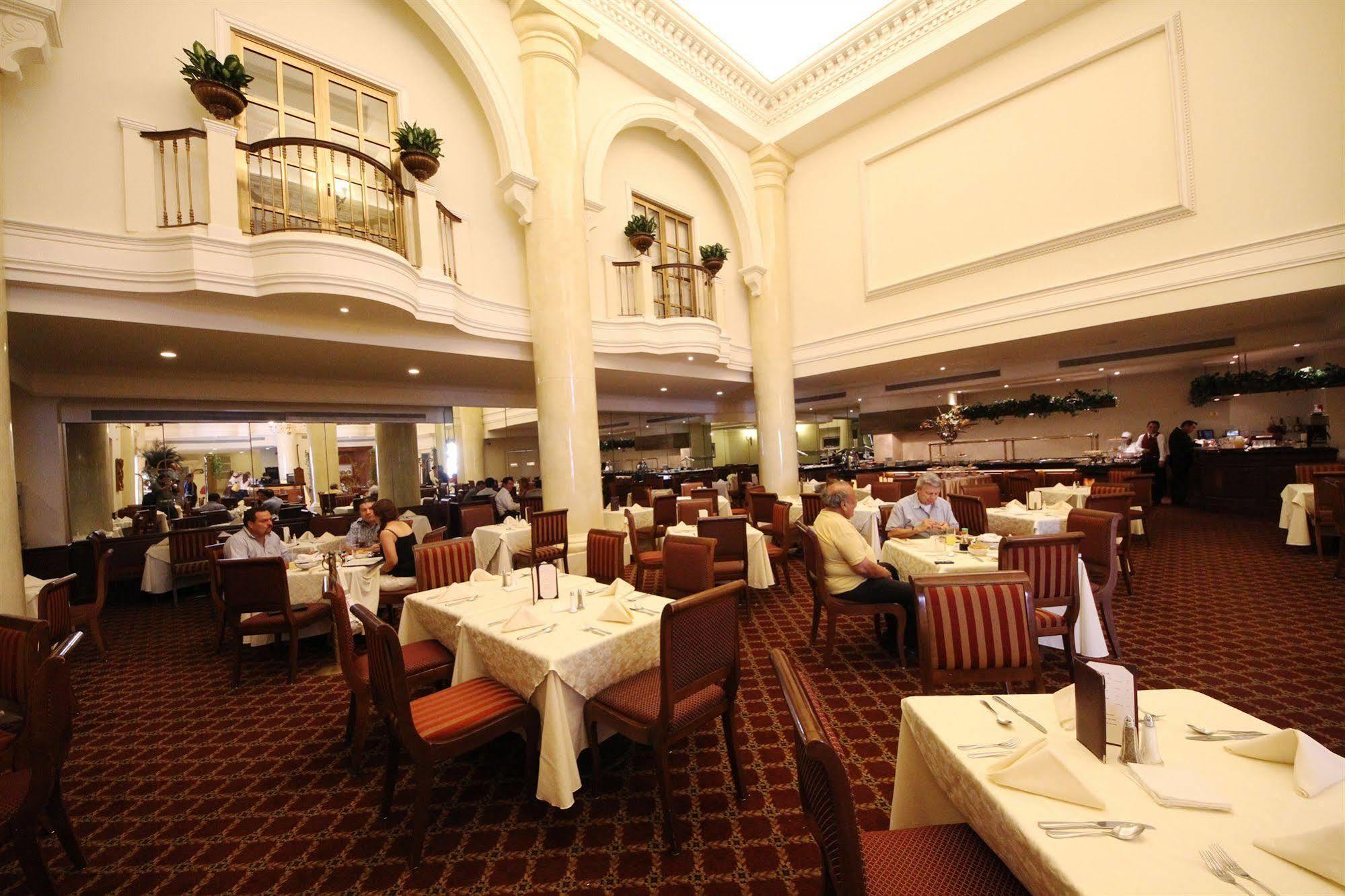 Hotel Safi Royal Luxury Centro Monterrey Exterior foto The restaurant