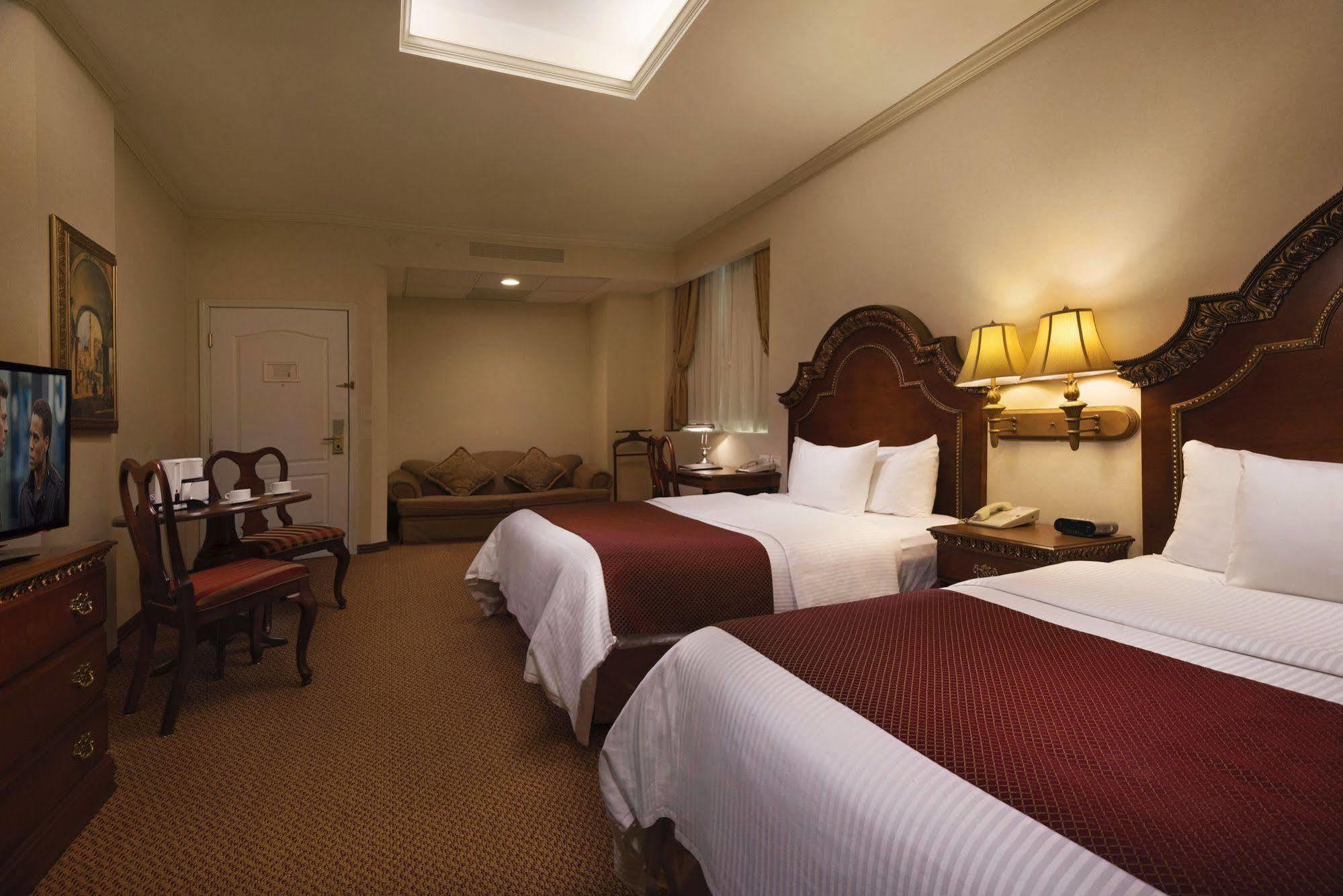 Hotel Safi Royal Luxury Centro Monterrey Exterior foto A room at the Inn at the Opera